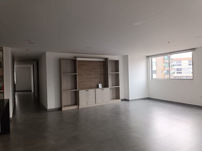 Apartamento en  Venta en Bosques de zuñiga, Medellín - Imagen 1