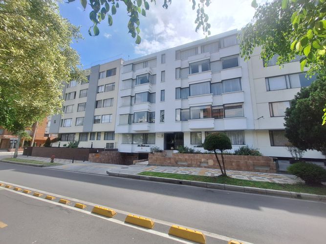 Apartamento en  Venta en Santa Barbara, Bogotá - Imagen 1