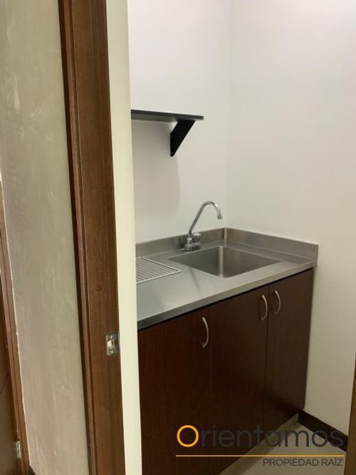 Oficina en  Arriendo en El Poblado, Medellín - Miniatura 4