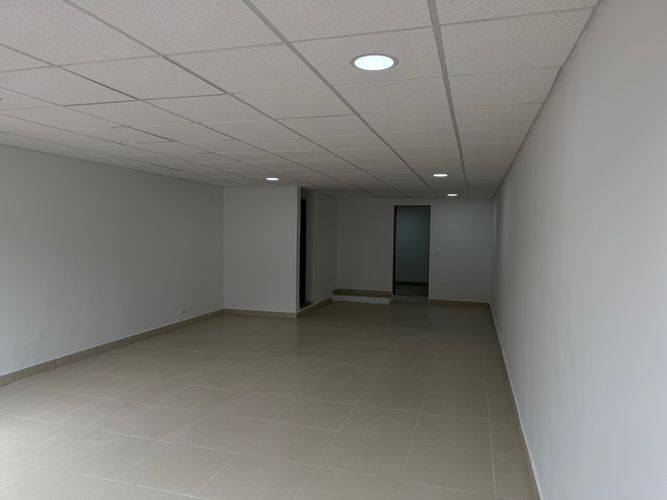 Local en  Venta en Santa Barbara, Bogotá - Miniatura 3