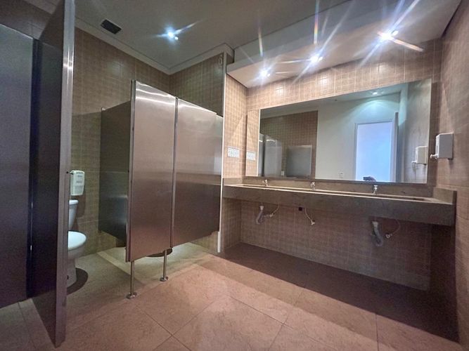 Local en  Venta en Santa Barbara, Bogotá - Miniatura 24