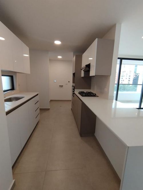 Apartamento en  Arriendo en Castropol, Medellín - Miniatura 4