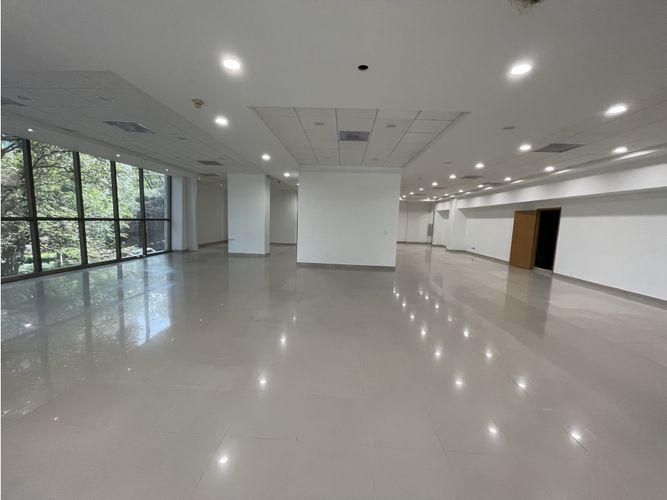 Local en  Arriendo en Milla de Oro, Medellín - Imagen 1