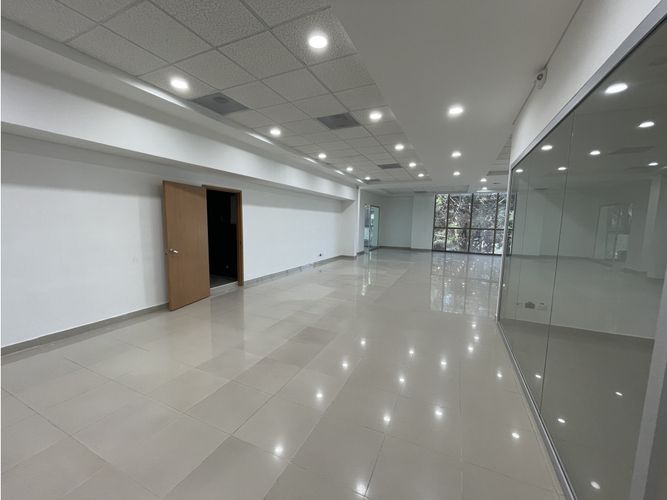 Local en  Arriendo en Milla de Oro, Medellín - Miniatura 2