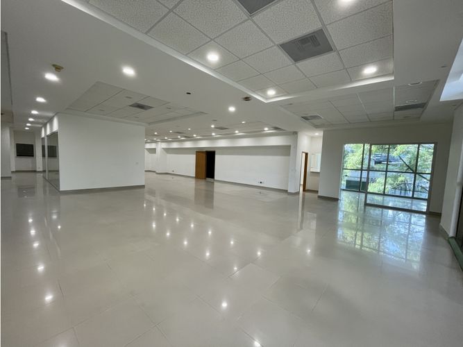 Local en  Arriendo en Milla de Oro, Medellín - Miniatura 3