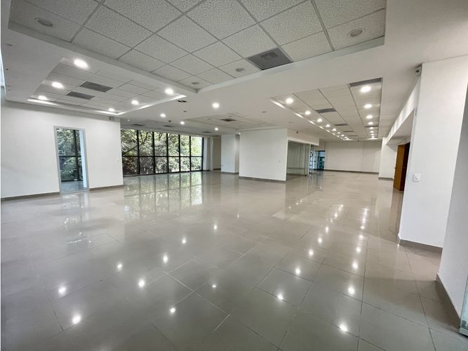 Local en  Arriendo en Milla de Oro, Medellín - Miniatura 4
