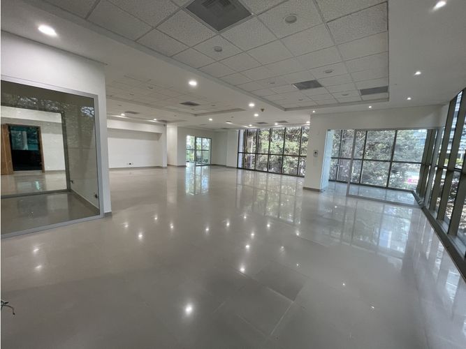 Local en  Arriendo en Milla de Oro, Medellín - Miniatura 5