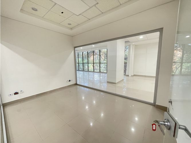 Local en  Arriendo en Milla de Oro, Medellín - Miniatura 8