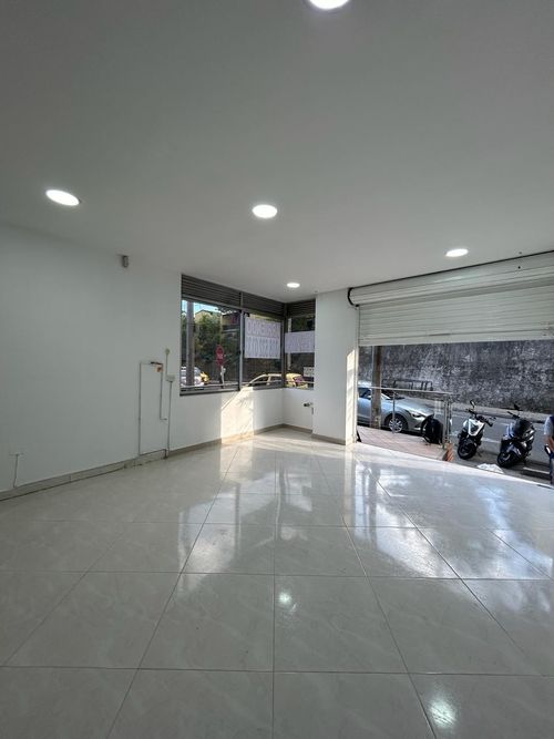 Local en  Arriendo en Loma de los bernal, Medellín - Miniatura 3