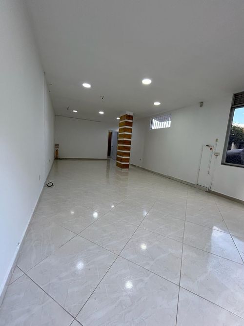 Local en  Arriendo en Loma de los bernal, Medellín - Imagen 1
