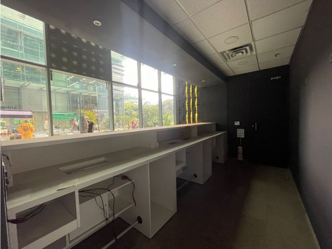Local en  Arriendo en El Poblado, Medellín - Miniatura 2