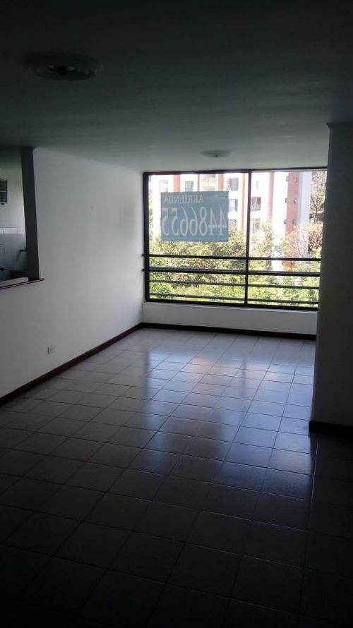Apartamento en  Arriendo en Loma De San Julian, Medellín - Miniatura 2