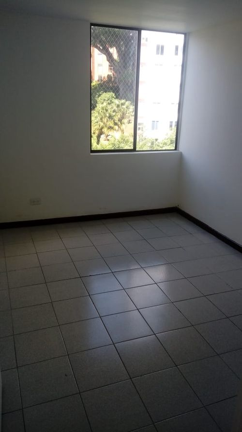 Apartamento en  Arriendo en Loma De San Julian, Medellín - Miniatura 3
