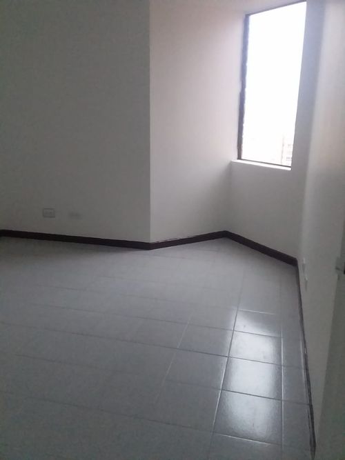 Apartamento en  Arriendo en Loma De San Julian, Medellín - Miniatura 4