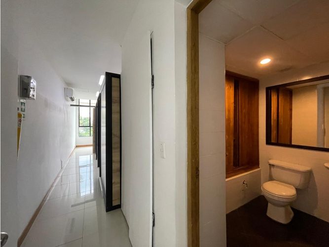 Local en  Arriendo en Milla de Oro, Medellín - Miniatura 4