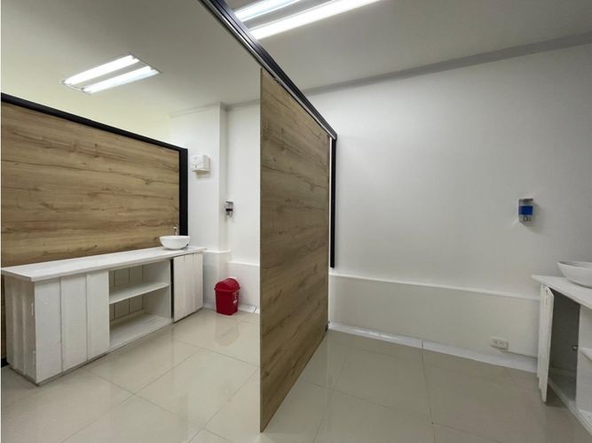 Local en  Arriendo en Milla de Oro, Medellín - Miniatura 5