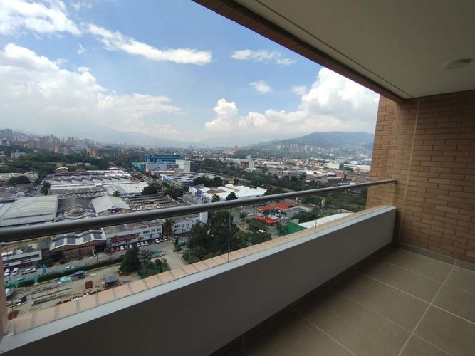 Apartamento en  Arriendo en Ciudad del Río, Medellín - Miniatura 2
