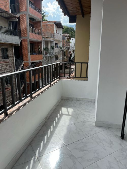 Casa en  Arriendo en Cabañitas, Medellín - Imagen 1
