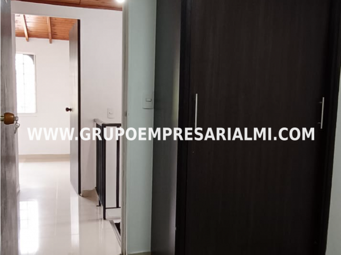 Apartaestudio en  Venta en Prados de Sabaneta, Sabaneta - Miniatura 4