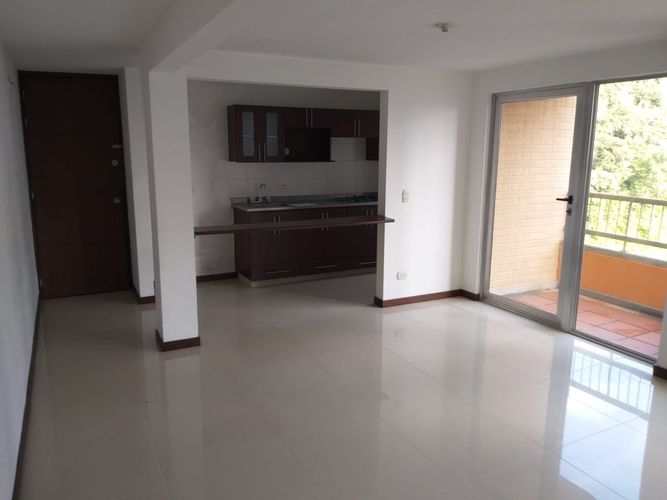 Apartamento en  Arriendo en Loma De San Julian, Medellín - Miniatura 2