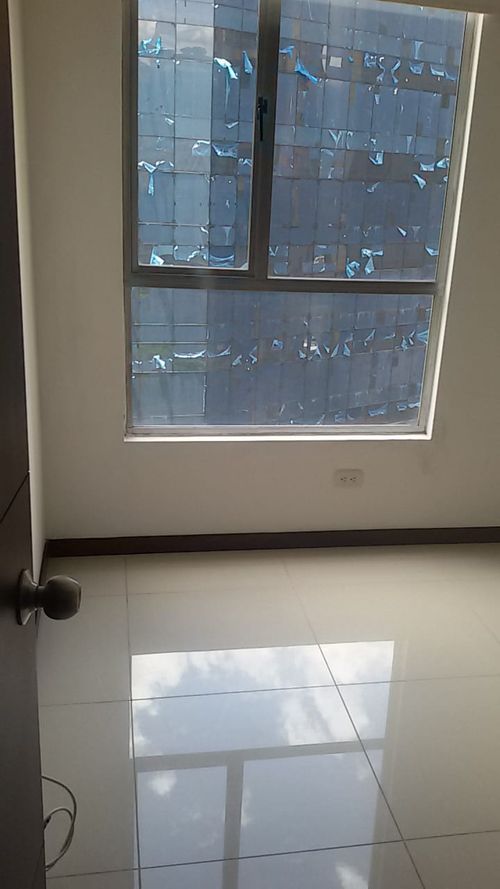 Apartamento en  Arriendo en Loma De San Julian, Medellín - Miniatura 3