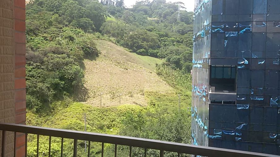 Apartamento en  Arriendo en Loma De San Julian, Medellín - Miniatura 4