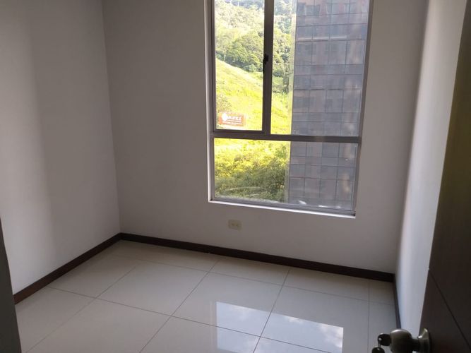 Apartamento en  Arriendo en Loma De San Julian, Medellín - Miniatura 12