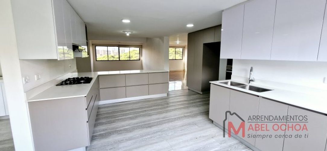 Apartamento en  Arriendo en El Poblado, Medellín - Imagen 1