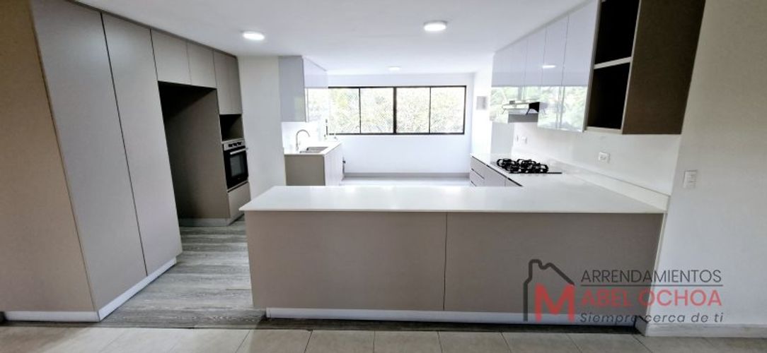 Apartamento en  Arriendo en El Poblado, Medellín - Miniatura 2