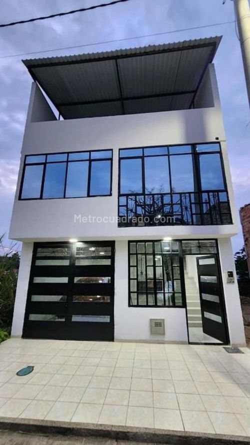 Casa en  Venta en Mesitas del Colegio, El colegio - Imagen 1