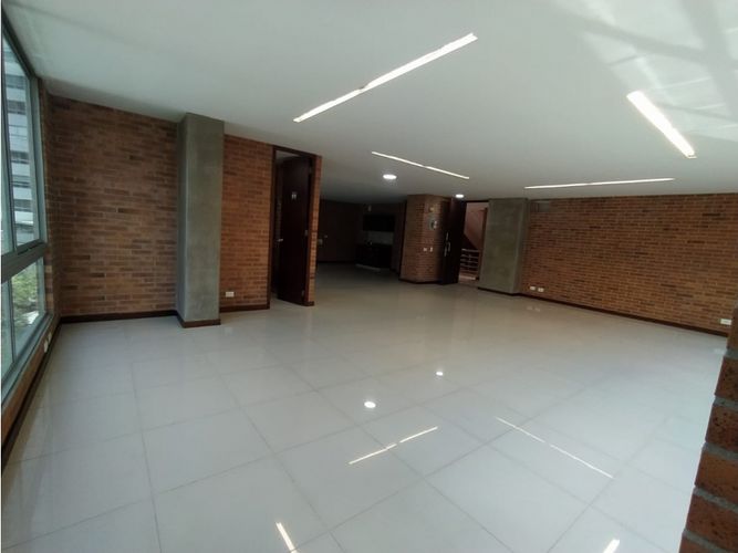 Oficina en  Arriendo en El Poblado, Medellín - Miniatura 2