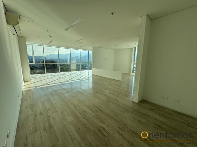Oficina en  Arriendo en El Poblado, Medellín - Imagen 1