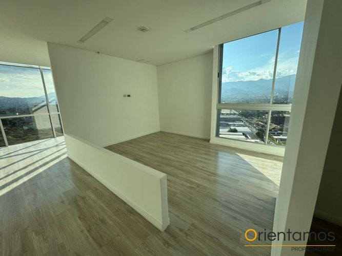 Oficina en  Arriendo en El Poblado, Medellín - Miniatura 2