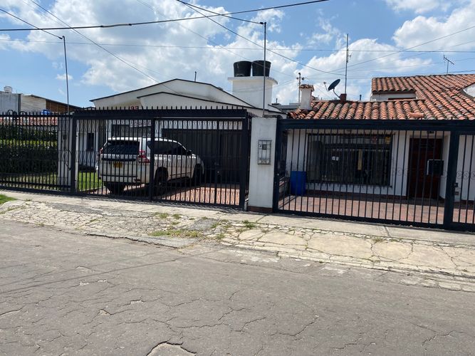 Casa en  Arriendo en Nueva Autopista, Bogotá - Imagen 1