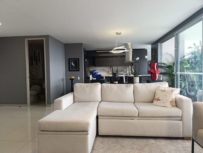 Apartamento en  Venta en El Poblado, Medellín - Miniatura 2