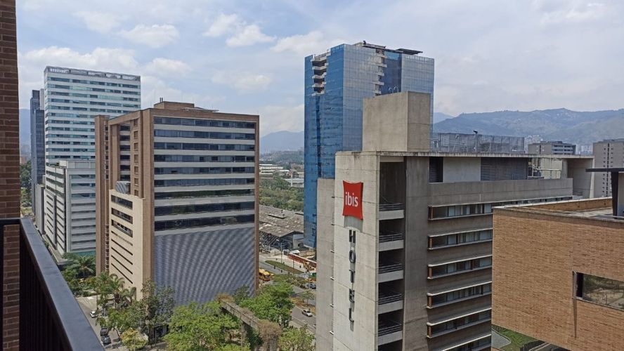 Apartaestudio en  Venta en Ciudad del Río, Medellín - Imagen 1