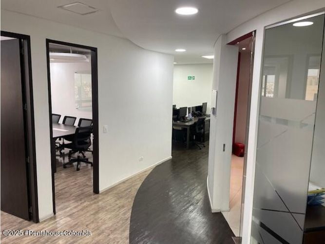 Oficina en  Arriendo en Usaquen, Bogotá - Miniatura 4