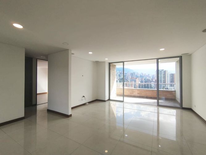 Apartamento en  Arriendo en El Poblado, Medellín - Imagen 1