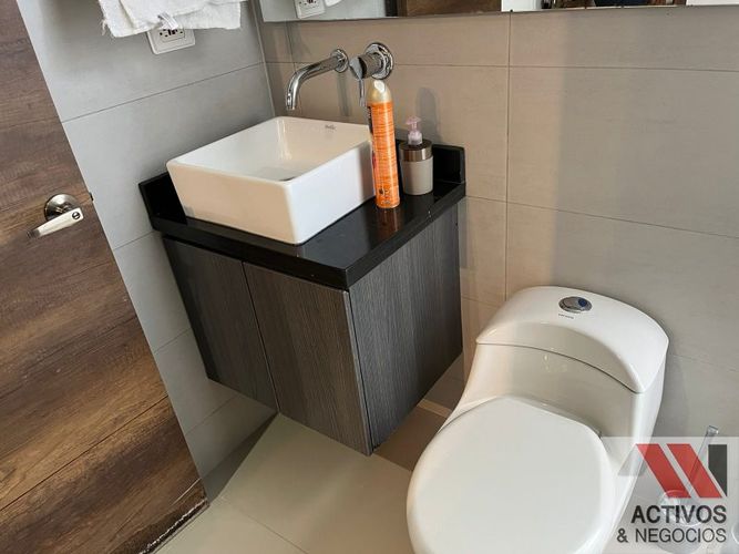 Oficina en arriendo en El Poblado, Medellín - Miniatura 9