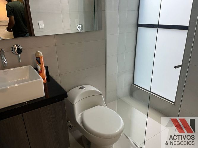 Oficina en arriendo en El Poblado, Medellín - Miniatura 11