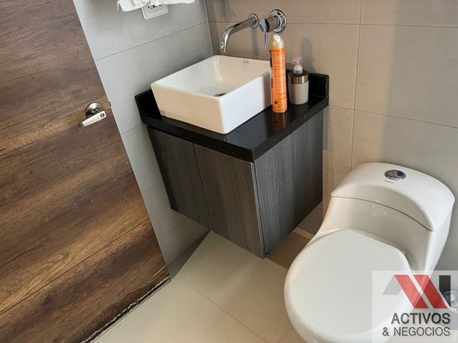 Oficina en arriendo en El Poblado, Medellín - Miniatura 12