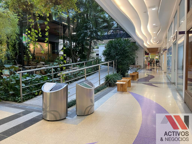 Local en venta en El Poblado, Medellín - Miniatura 2