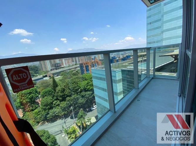 Oficina en venta en El Poblado, Medellín - Miniatura 2