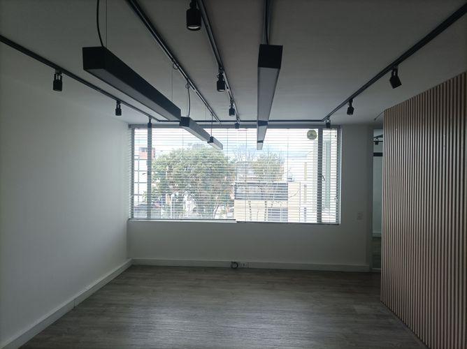 Oficina en  Arriendo en Lago gaitan, Bogotá - Miniatura 3