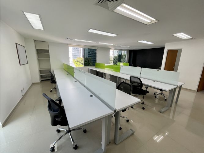 Oficina en  Arriendo en Milla de Oro, Medellín - Imagen 1