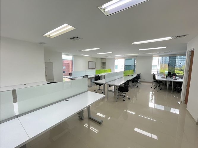 Oficina en  Arriendo en Milla de Oro, Medellín - Miniatura 4