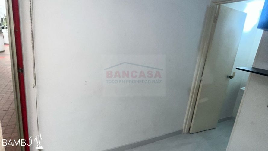 Oficina en arriendo en El Poblado, Medellín - Miniatura 2