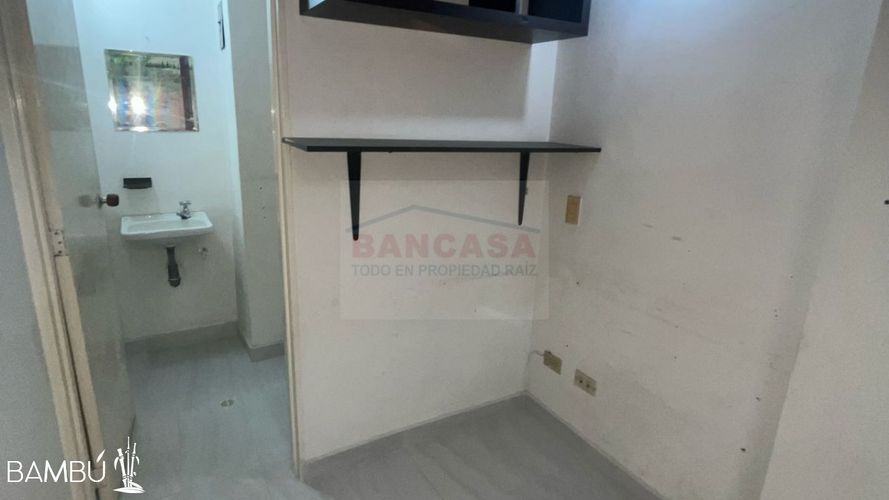 Oficina en arriendo en El Poblado, Medellín - Miniatura 4