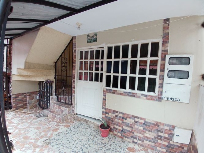 Edificio en Venta en Villa de los caballeros, Girón - Miniatura 2