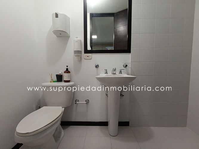 Oficina en  Arriendo en El Poblado, Medellín - Miniatura 11